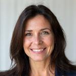María, 42, ejecutiva sonriendo